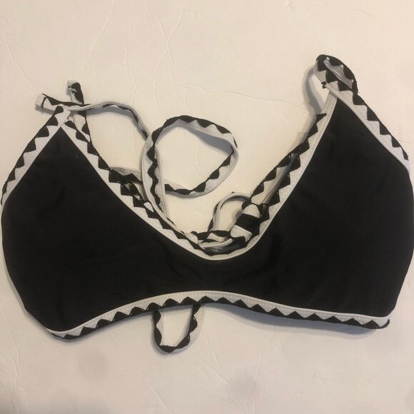 SHEIN Small Black White Contrast Binding Rickrack Bikini Top Swimsuit Padded - Picture 4 of 9